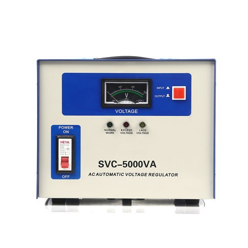 Какова динамическая реакция регулятора напряжения двигателя?